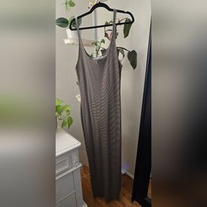 Chic Ribbed Midi Dress in Olive Green